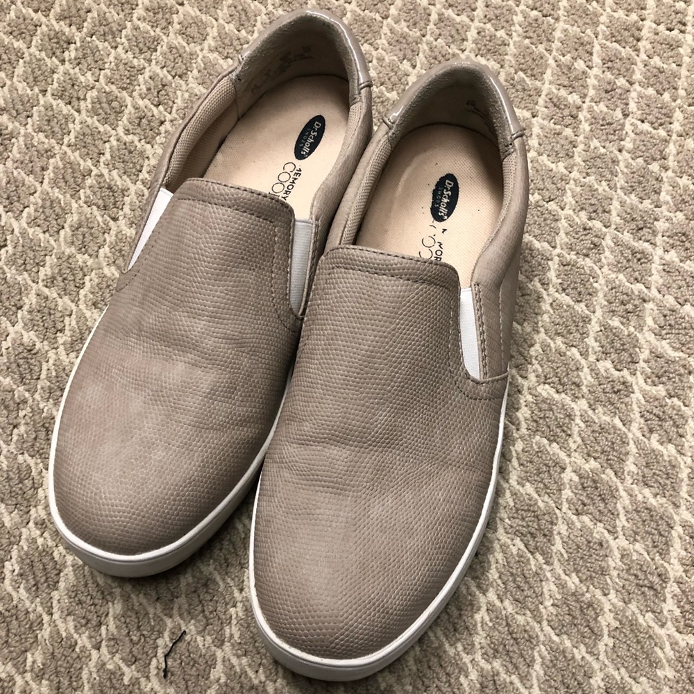 Dr. Scholls comfort pull on sneakers. Size 8